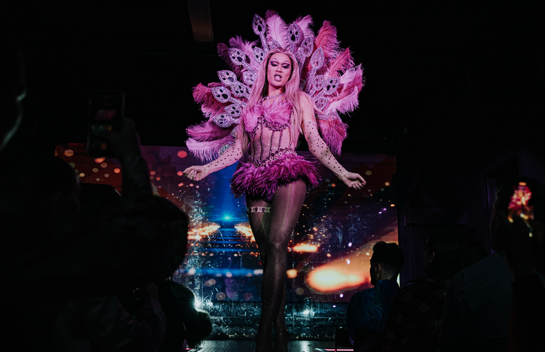 Elsker stenger dørene